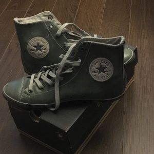 BARELY WORN Converse leather khaki hi top size 7